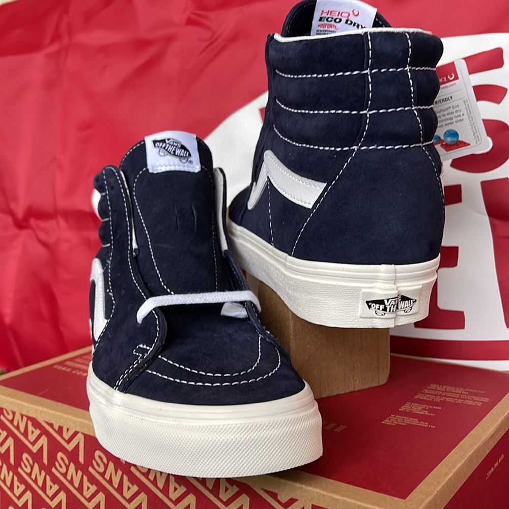Vans Sk8-Hi
(Pig Suede)Parisian Night/Snow White
VNOA32QG9G5
WMNS sneakers - Picture 10 of 16